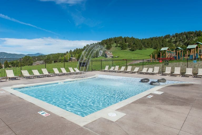 Kiddie pool with pop jets and zero depth entry at the Vista Clubhouse in Genesee done by Colorado Hardscapes.