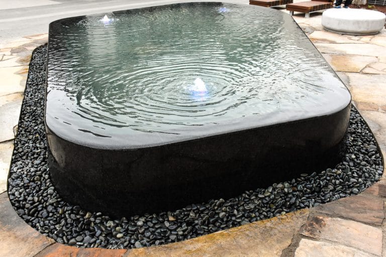 Sleek water feature at outlets.